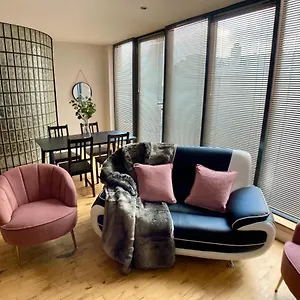 Linen Quarter Apartment