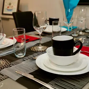 Aqua Dreams - Serviced Luxury Modern Centre 2 Bed Apartment