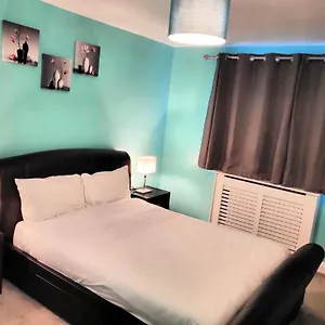 Lovely 2- Bedroom In Apartment