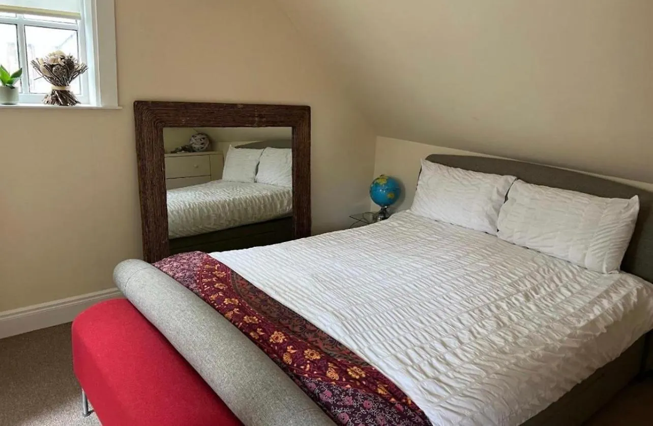 Self Contained Coach House In Leafy South Belfast The Location Is Not Accurate Apartment 0*,  United Kingdom